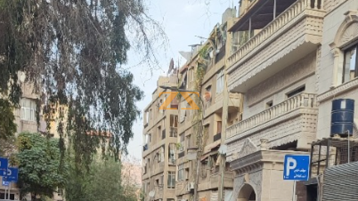 للبيع بالمزة فيلات متصله بجانب روضة منارة دمشق